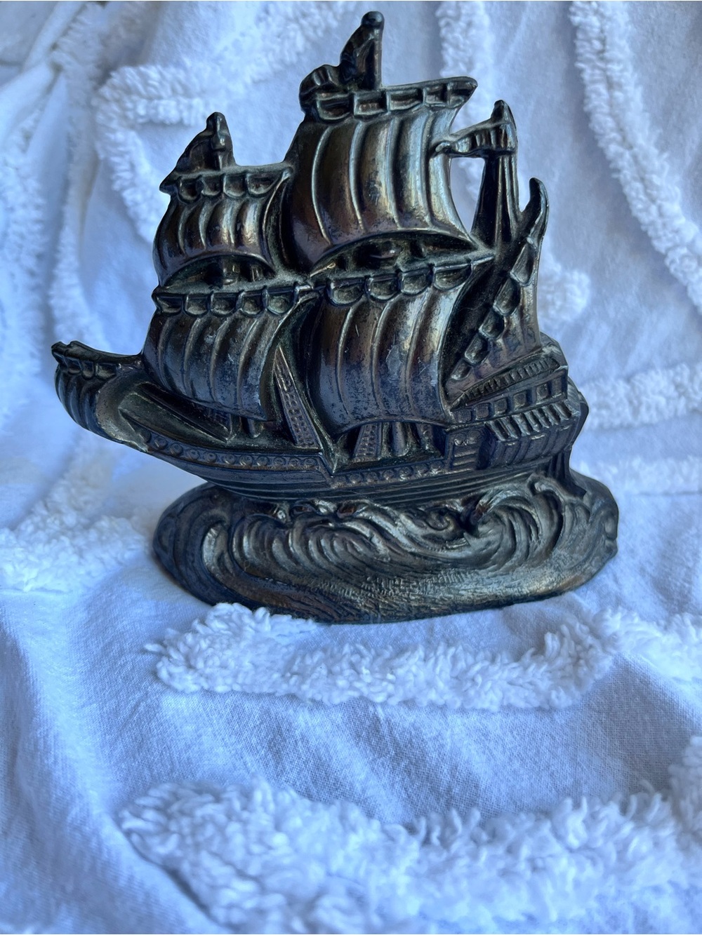 Single Art Deco Bookend Looking for Love